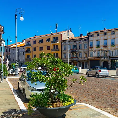 Casa Di Iaio - Netflix, Cinema&parking Gorizia